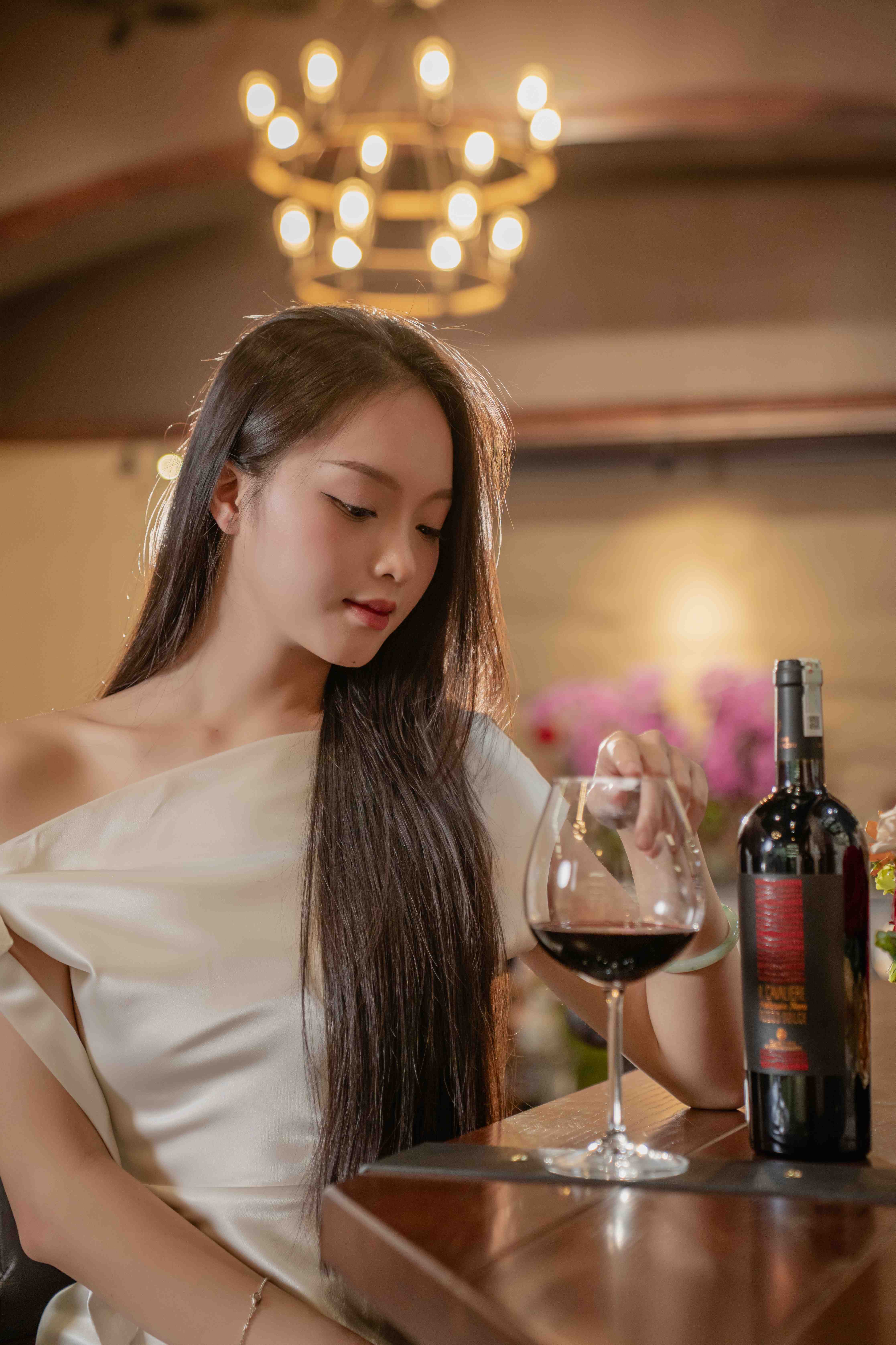 Bộ ảnh 8/3_Lucies Wine